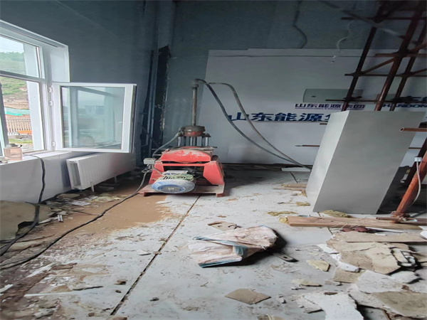 香格里拉地基基础下沉墙体裂缝加固注浆顶升施工